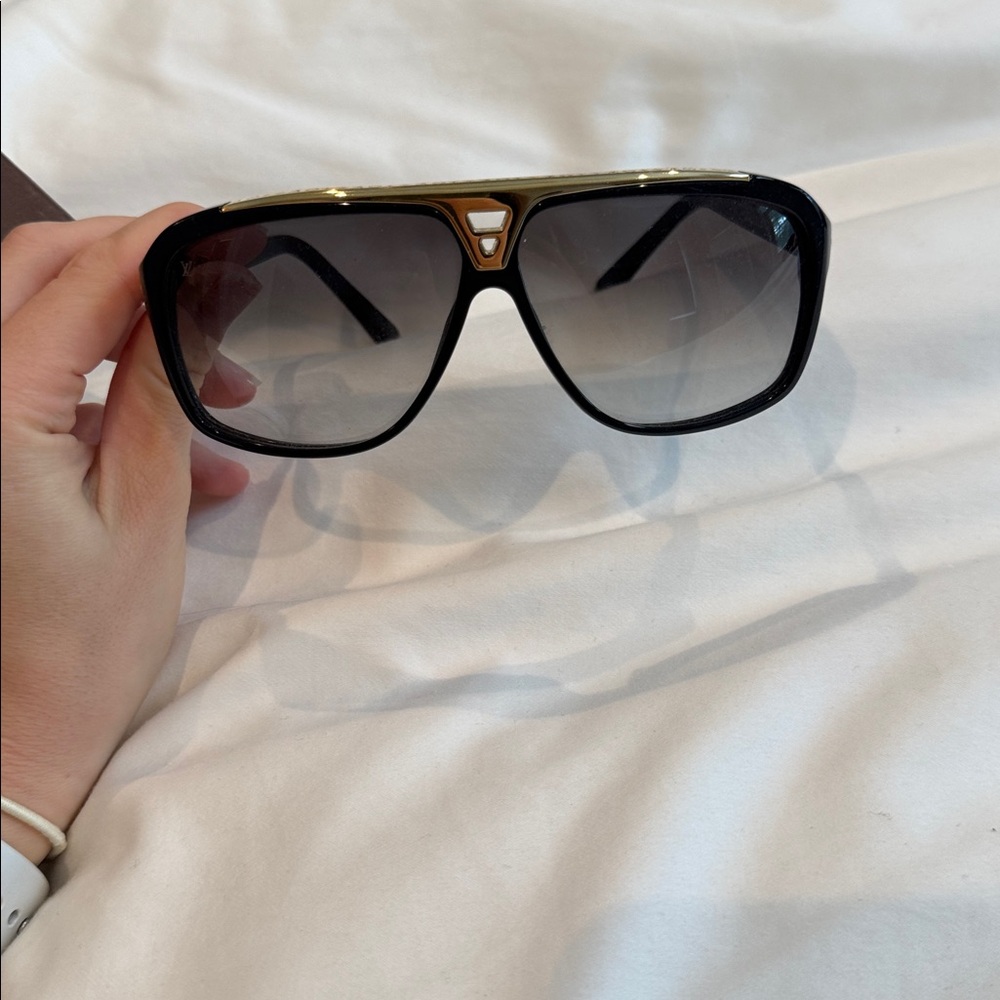 LOUIS VUITTON Black and Gold Sunglasses